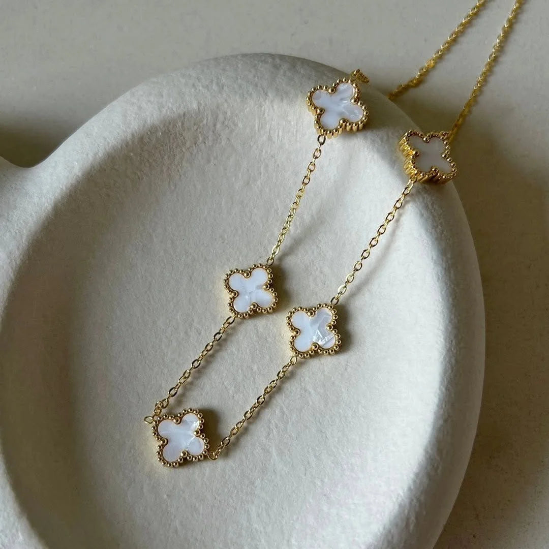 Collier Élégance Trèfle Blanc